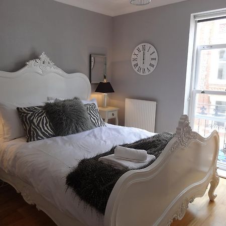 Burlington Beach Apartments Brighton Bagian luar foto