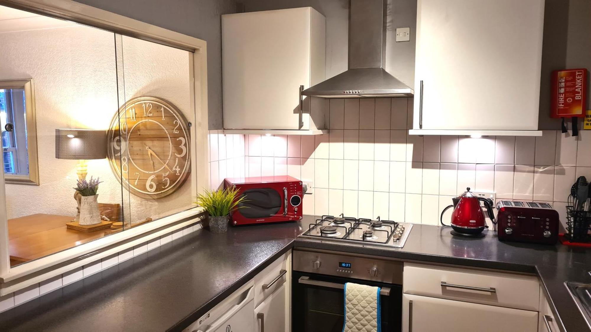 Burlington Beach Apartments Brighton Bagian luar foto