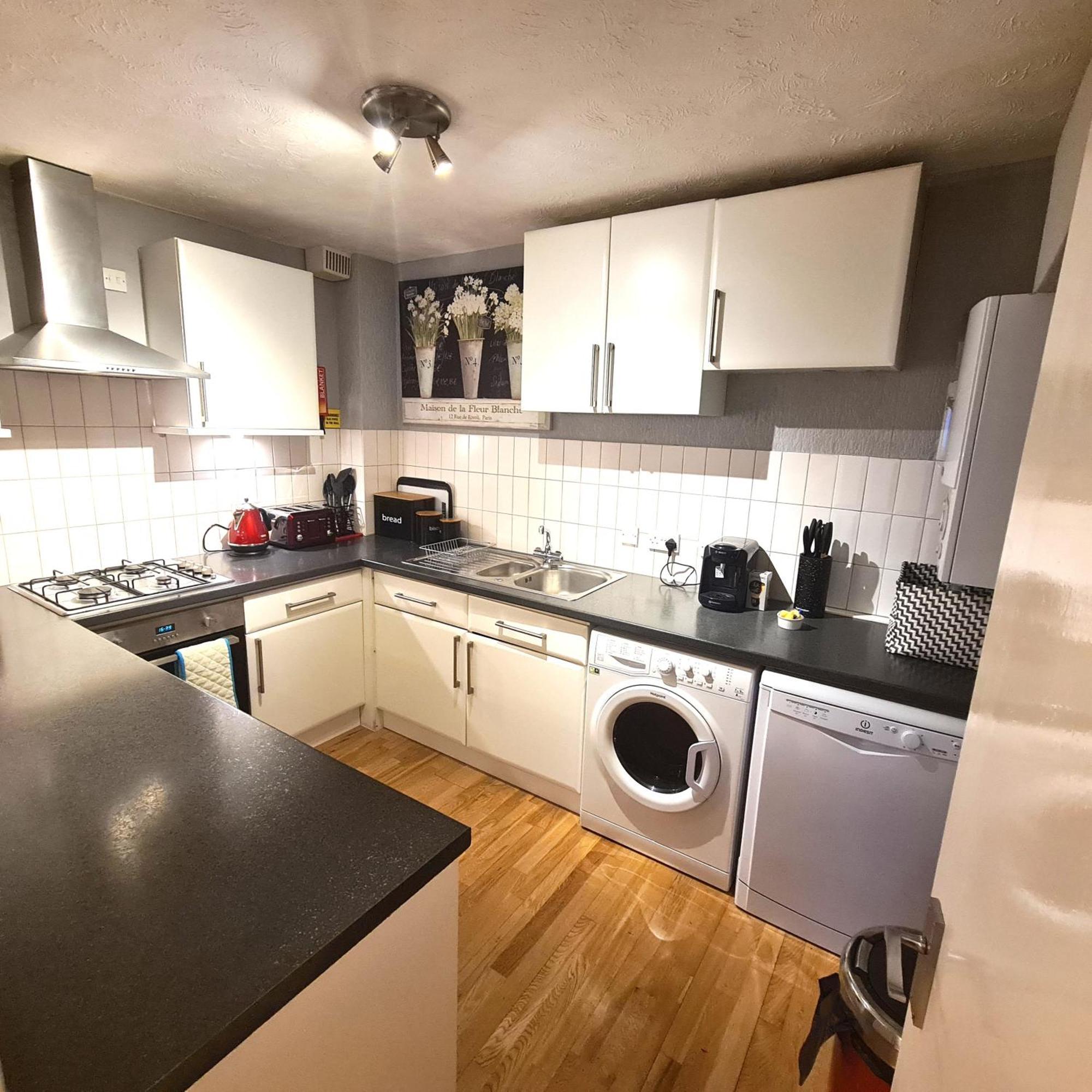 Burlington Beach Apartments Brighton Bagian luar foto