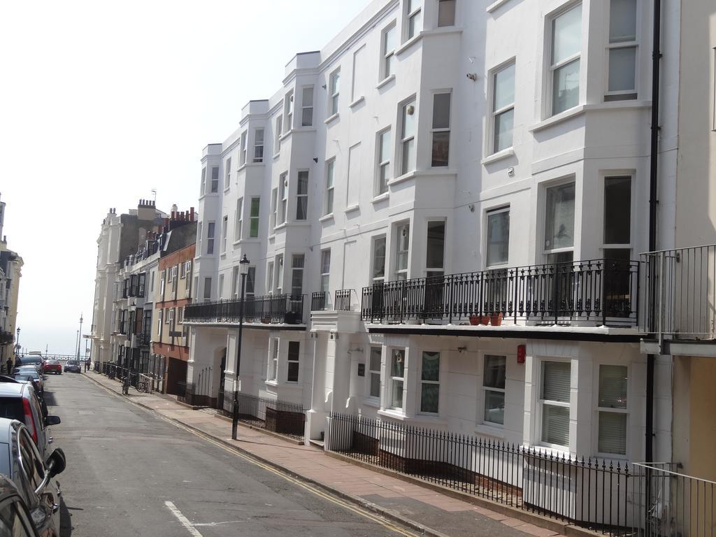 Burlington Beach Apartments Brighton Bagian luar foto