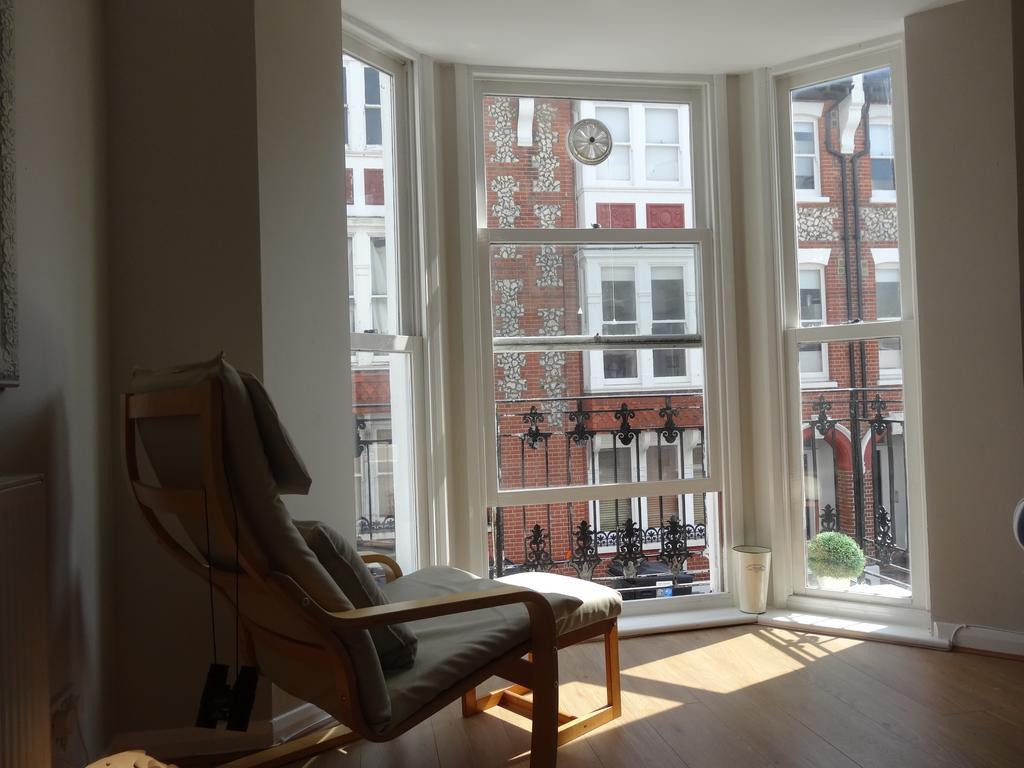 Burlington Beach Apartments Brighton Bagian luar foto