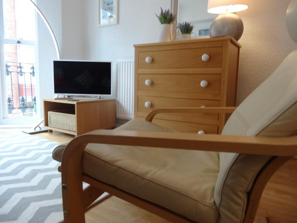 Burlington Beach Apartments Brighton Bagian luar foto
