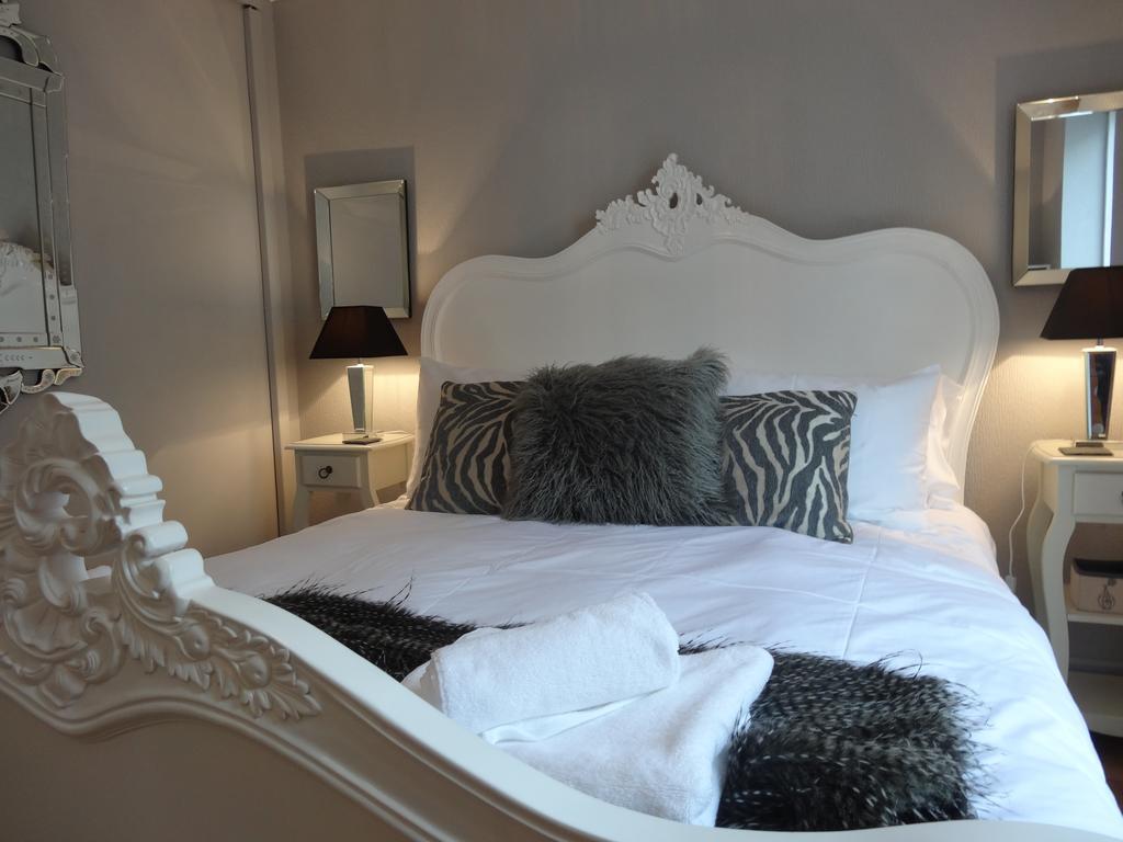 Burlington Beach Apartments Brighton Bagian luar foto