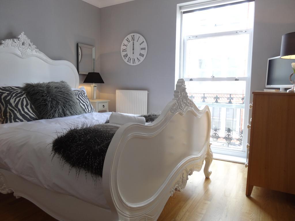 Burlington Beach Apartments Brighton Bagian luar foto