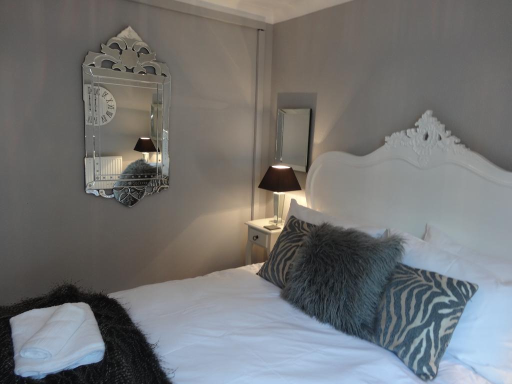 Burlington Beach Apartments Brighton Bagian luar foto
