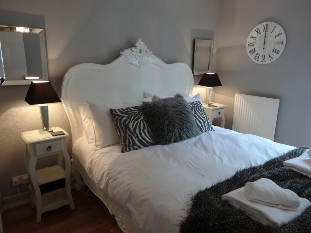Burlington Beach Apartments Brighton Bagian luar foto
