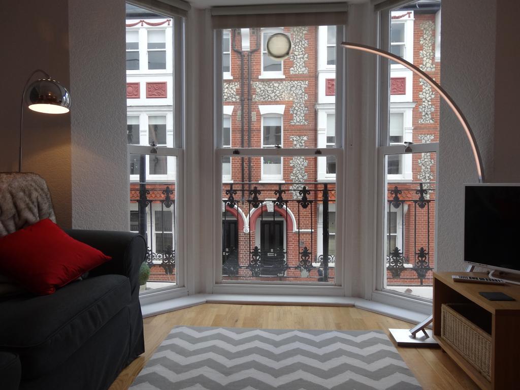 Burlington Beach Apartments Brighton Bagian luar foto