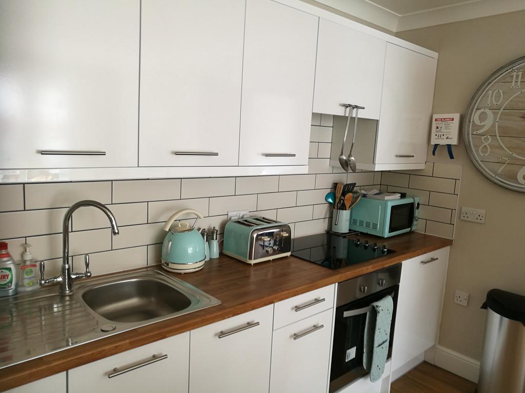 Burlington Beach Apartments Brighton Bagian luar foto