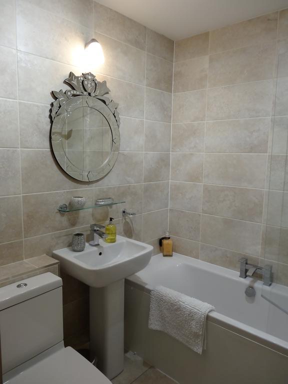 Burlington Beach Apartments Brighton Bagian luar foto