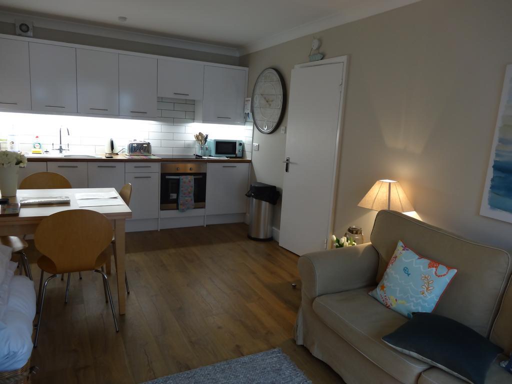 Burlington Beach Apartments Brighton Bagian luar foto